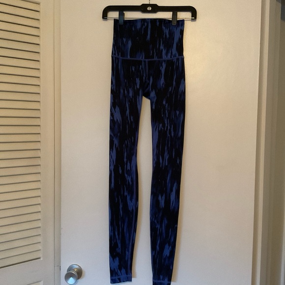 Lululemon leggings size 2 - Picture 1 of 4